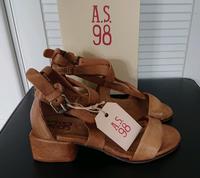 Camelfarbene Leder A.S.98 Sandalen Sandaletten Gr. 37 NEU München - Bogenhausen Vorschau