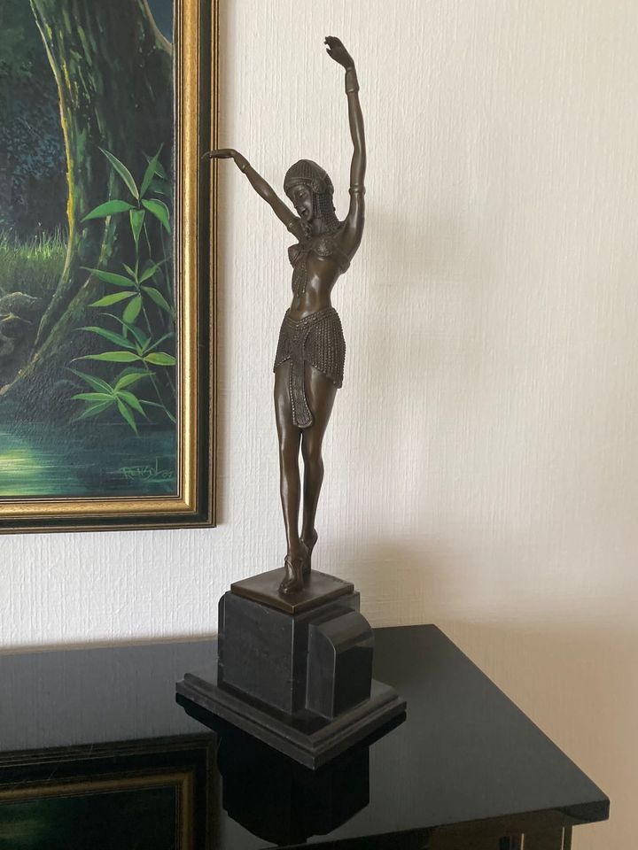 Bronzefigur Art Deco Tänzerin "Egyptian Dancer" D.H.Chiparus in Centrum