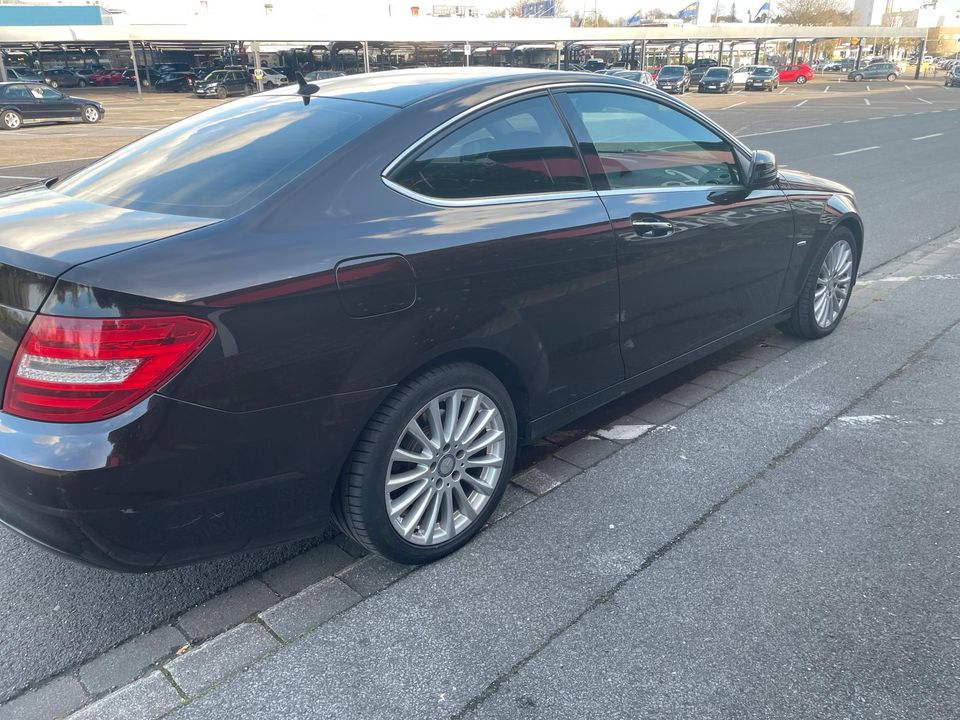 Mercedes Benz C250 CDI Coupé • Keyless • 3. Hand • Navi in Oberhausen