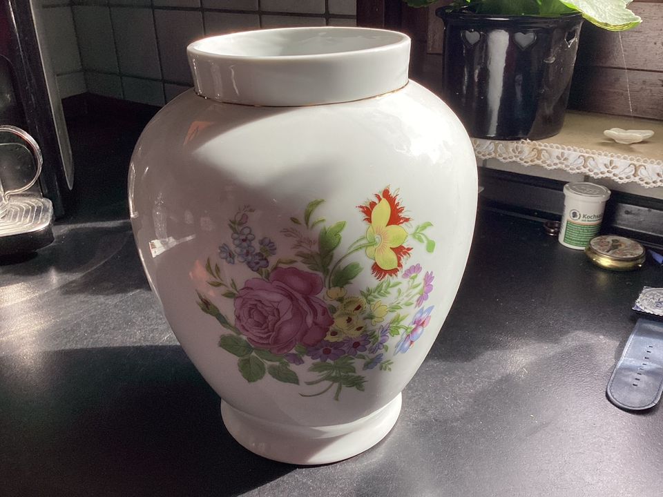 Hübsche Porzellan Vase in Berlin