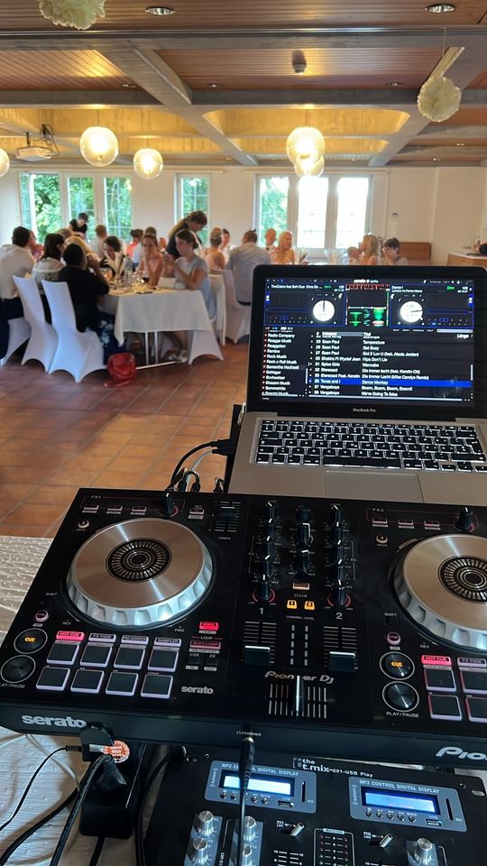 Hochzeit DJ mit Licht und Sparkular Effekte in Endingen