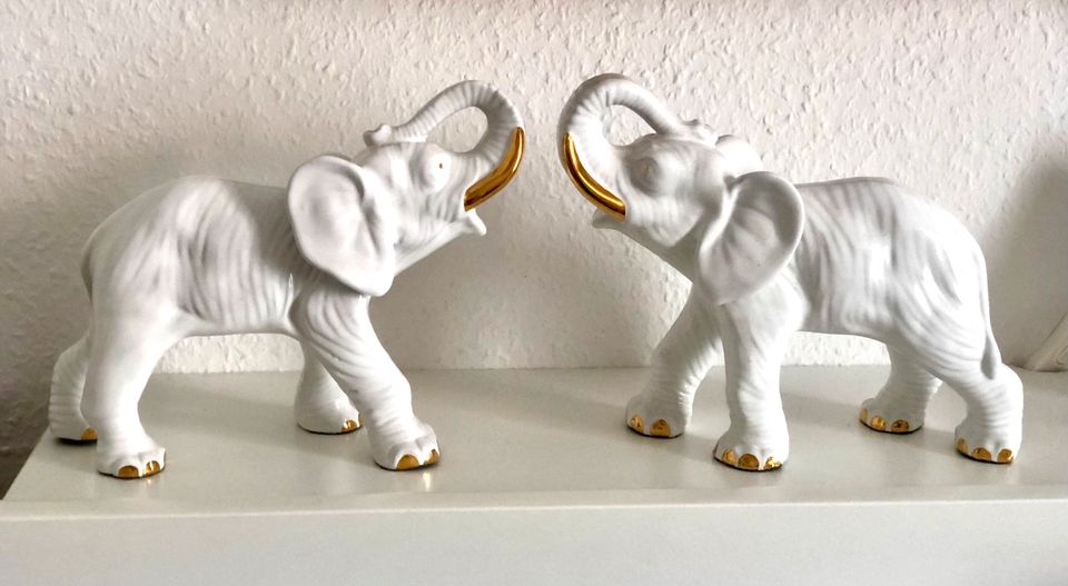 Dekoration: 2 hübsche Elefanten weiß/gold, zus. 14€ in Berlin