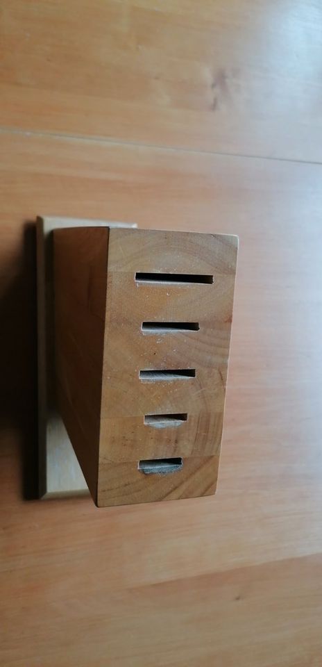 Messerblock aus Holz mit 5 Messern in Ahlen