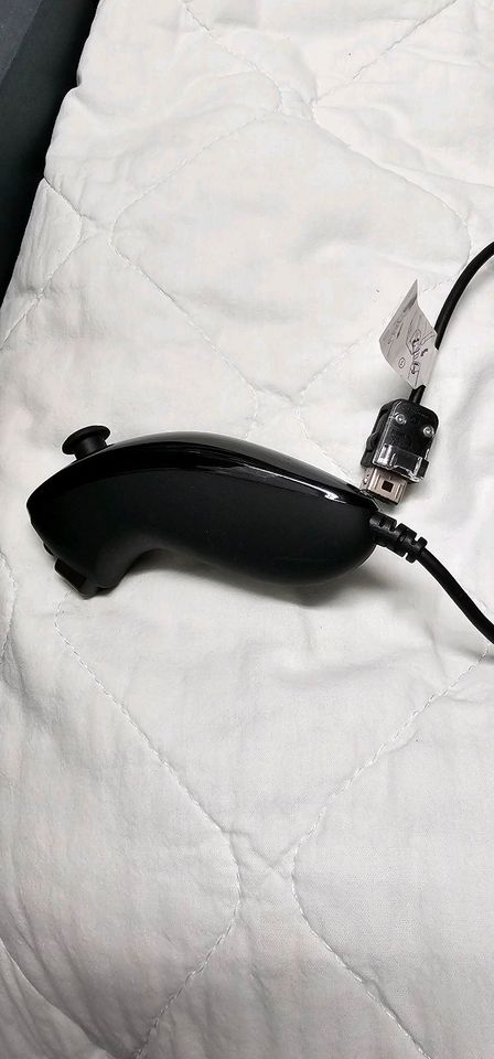 Nintendo Wii/U Nunchuk Controller in Schwarz in Erlangen