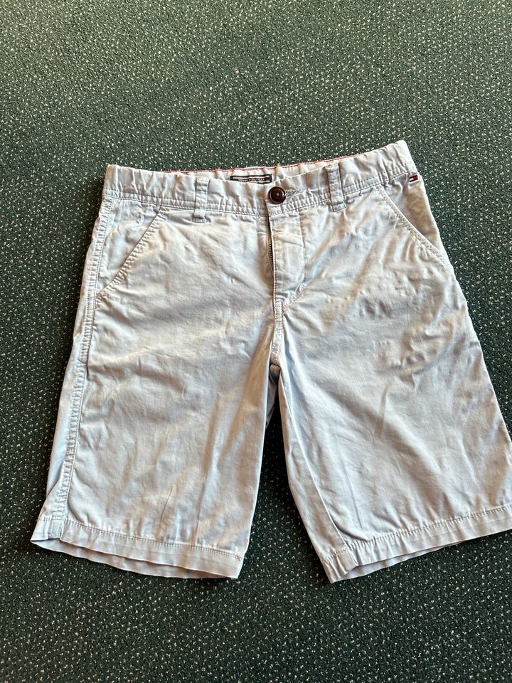 Tommy Hilfiger Shorts für Kinder. 152 in Woltersdorf