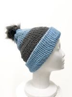 Neu Wintermütze Strickmütze blau grau mit Bommel warm Handmade Mecklenburg-Vorpommern - Greifswald Vorschau