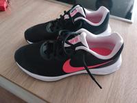 Neue Nike Running-Turnschuhe Gr.37,5 Bayern - Adelsdorf Vorschau