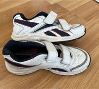 Sehr wenig getragen Reebok 31.5 Sportschuhe Sneaker Hessen - Kaufungen Vorschau