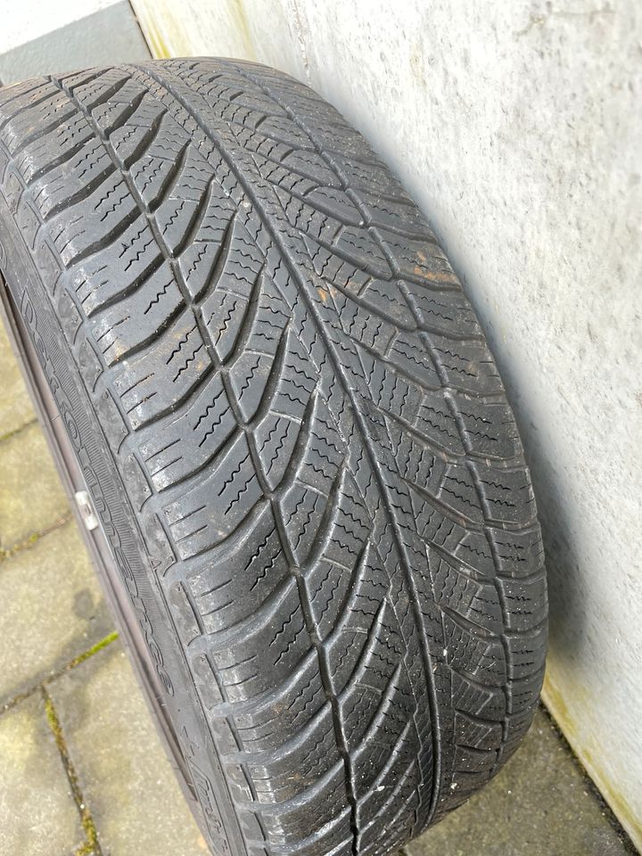 BMW 1er F20 F21 Winterreifen 205/55 R16 Goodyear Sensor in Troisdorf