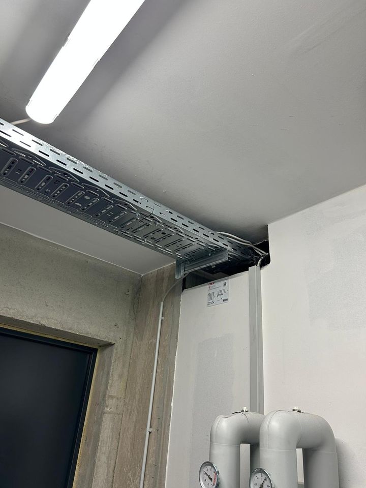 Photovoltaik Großanlagen für Gewerbe -  AC und DC Installation in Haar