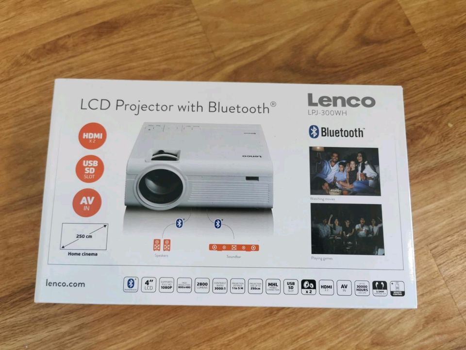 LENCO LPJ-300WH LCD-Projektor Beamer unbenutzt OVB in Frankfurt am Main