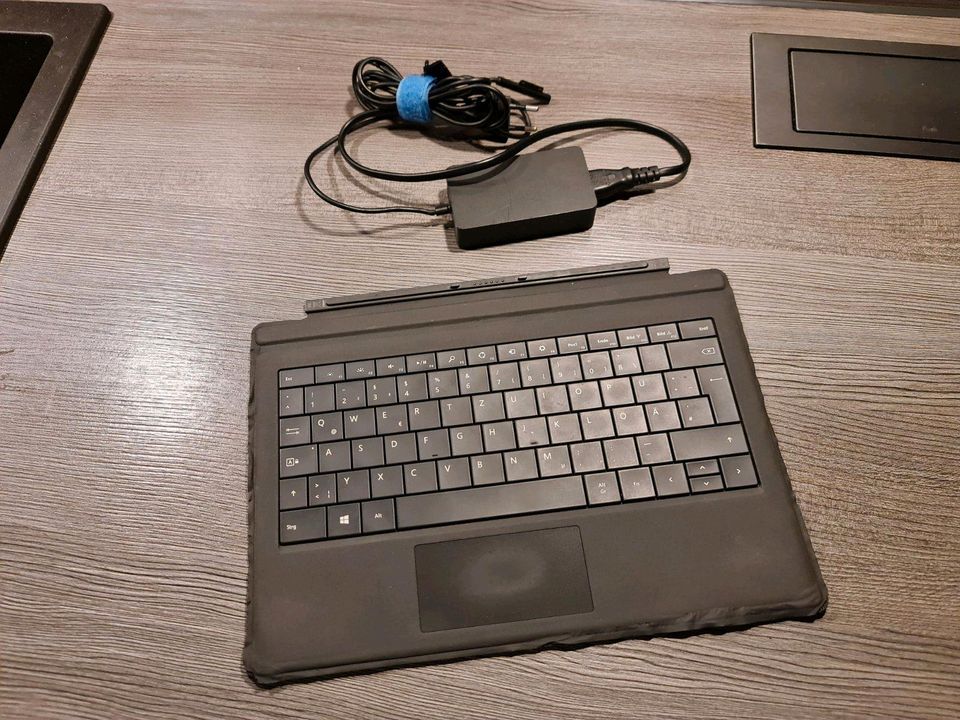 Microsoft Surface Pro 3 i5 8GB RAM Win10 Pro 256GB SSD in Magdeburg