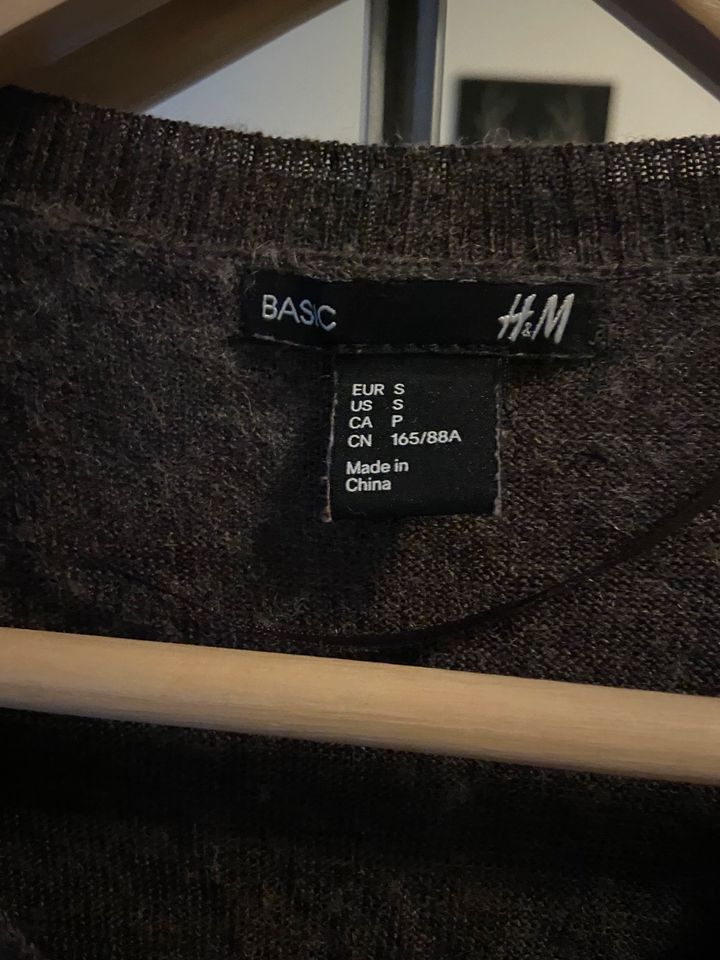 Brauner Pullover Gr. S H&M in Lübeck