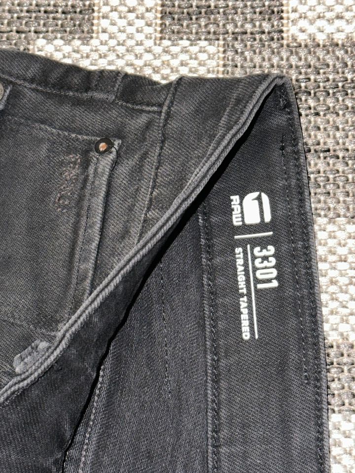 G STAR Straight Tapered Jeans Schwarz L:32 B:31 in Ludwigshafen