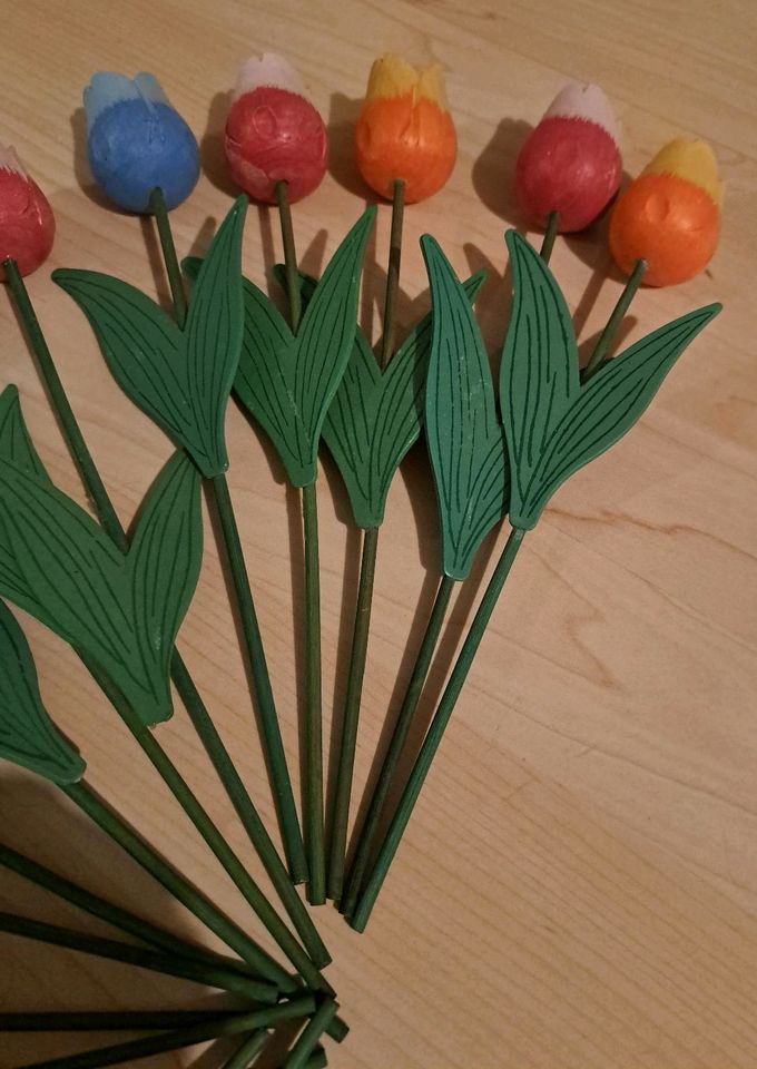 17 bunte Tulpen Deko aus Holz in Pielenhofen