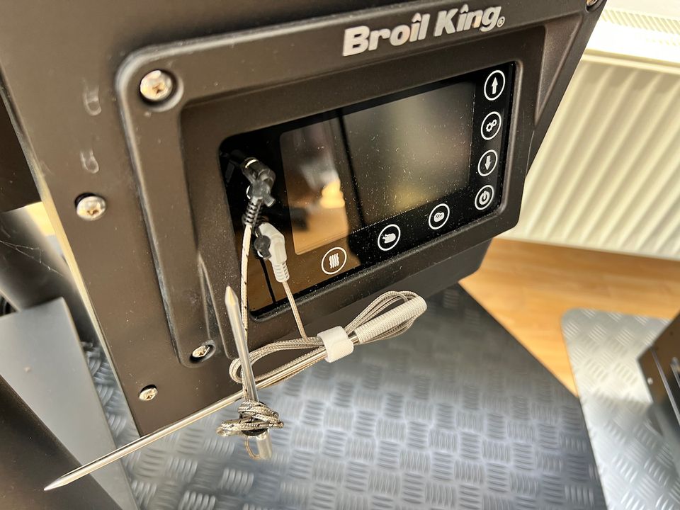 Broil King Crown Pellet 500 Smoker  Aussteller in Dorfen