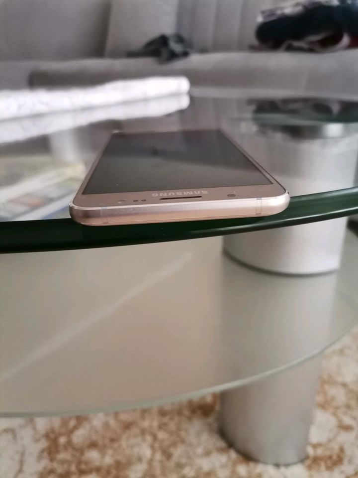 Samsung J5 Gold Top Zustand Dual SIM in Wermelskirchen