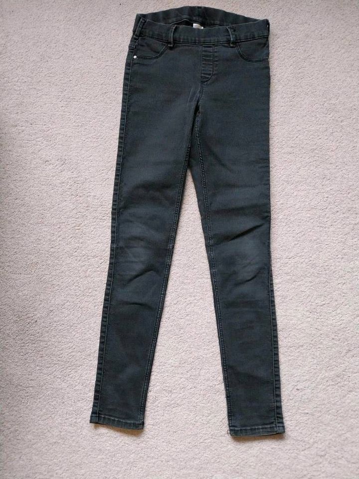 Weite Jeans und Jeggings Gr. 146/152 in Rostock