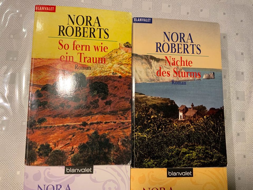 4 Bücher von Nora Roberts im Paket in Nalbach