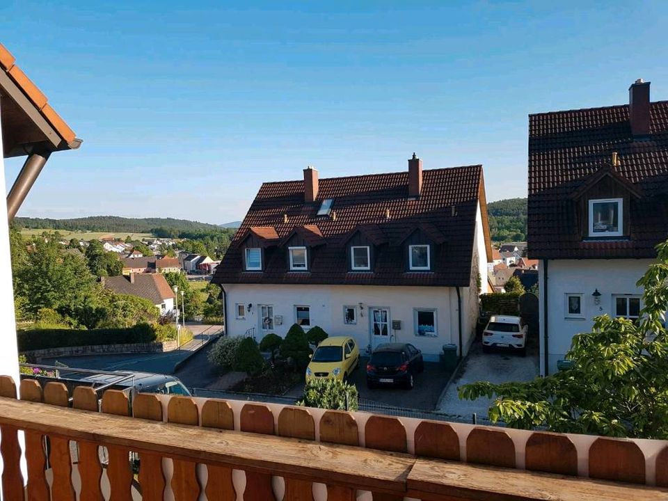 Hochwertige Doppelhaushälfte mit separater Wohneinheit in Wernberg-Köblitz