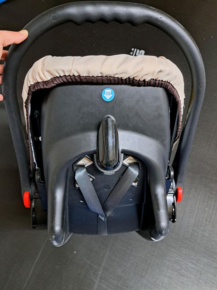 Babyschale Kindersitz Autositz Maxi Cosi in Rangsdorf