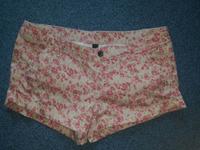 Benetton Jeans Shorts, rosa, Blumen, Gr 29 Hot Pants Hessen - Heuchelheim Vorschau