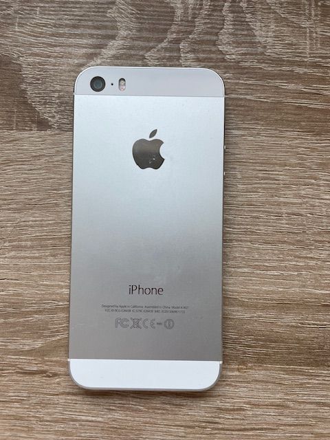 Apple iPhone 5 S 16 GB Silber in Leipzig