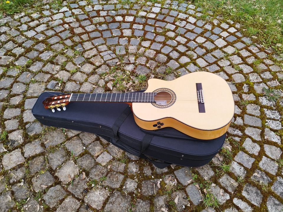 Flamencogitarre mit CutawayCamps FL 11 C in Crailsheim
