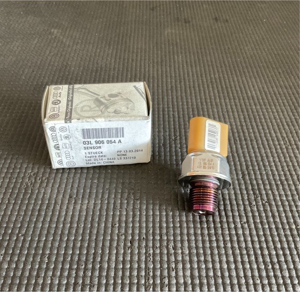 VW Kraftstoffdruck Sensor 03L906054A NOS 55VB* in Brombachtal