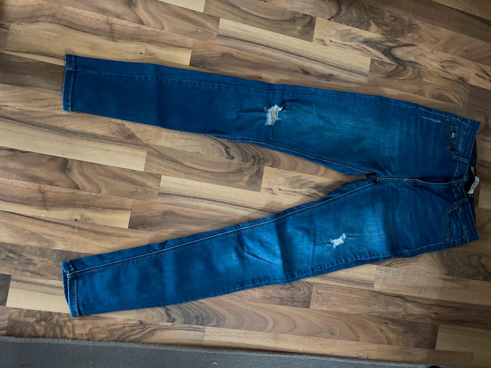 Jeans superdry 27/32 in Markersdorf bei Görlitz