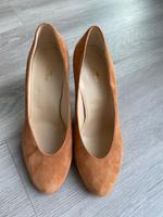 Edle Wildleder-Pumps von Braun Büffel – Größe 37 – Made in Italy Frankfurt am Main - Sachsenhausen Vorschau