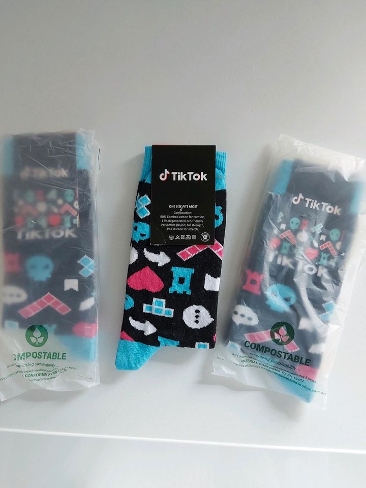 TikTok Socken - one size in Alsdorf