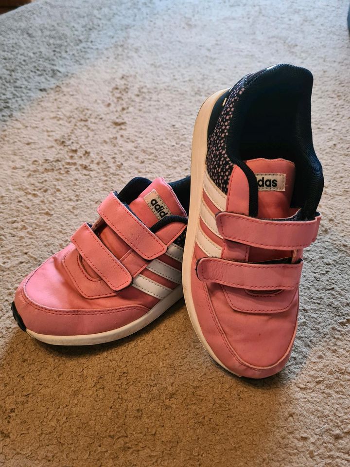 Adidas Gr.33 in Wismar