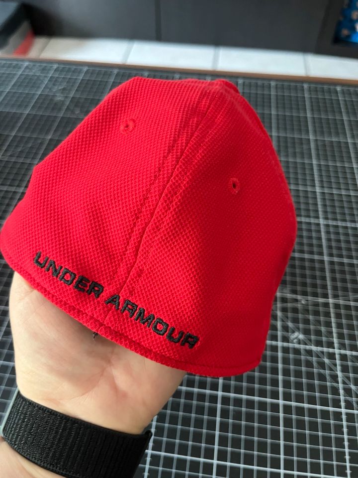 Under Armour Badecap Rot Youth XS/S in Nürnberg (Mittelfr)