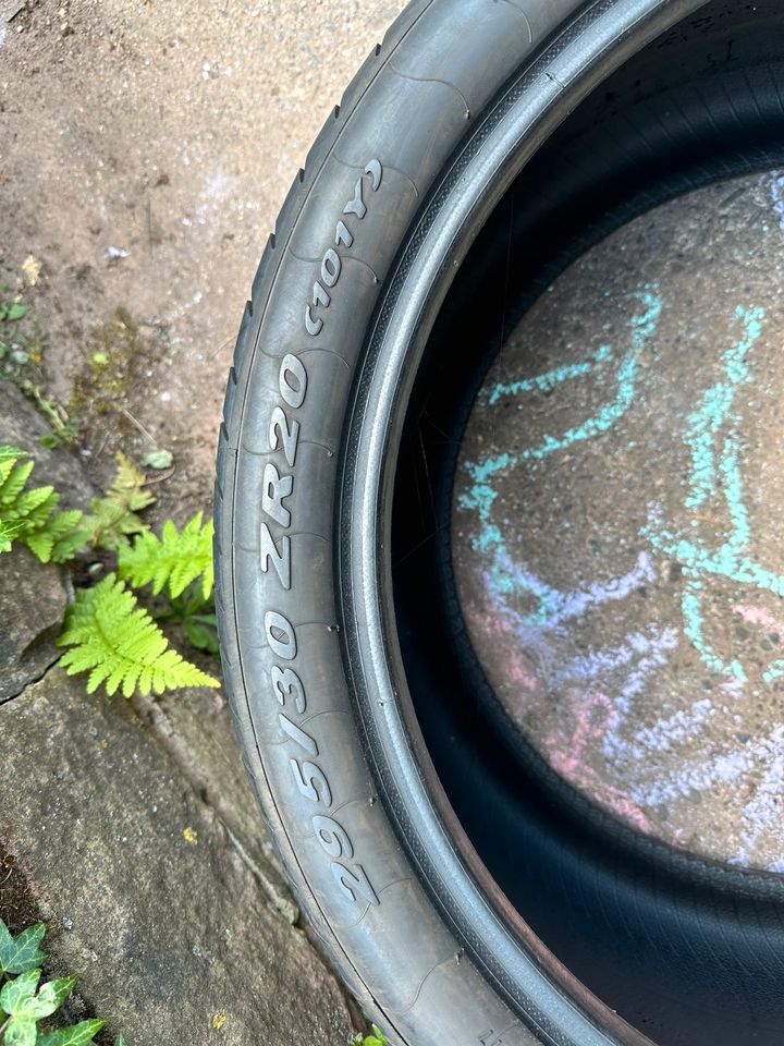 Porsche Reifen gebraucht siehe Bilder in Vellmar