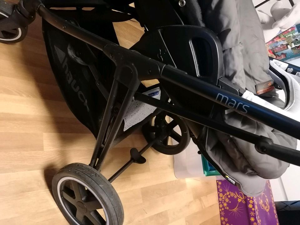 Kinderwagen von der Firma hauck in Duisburg