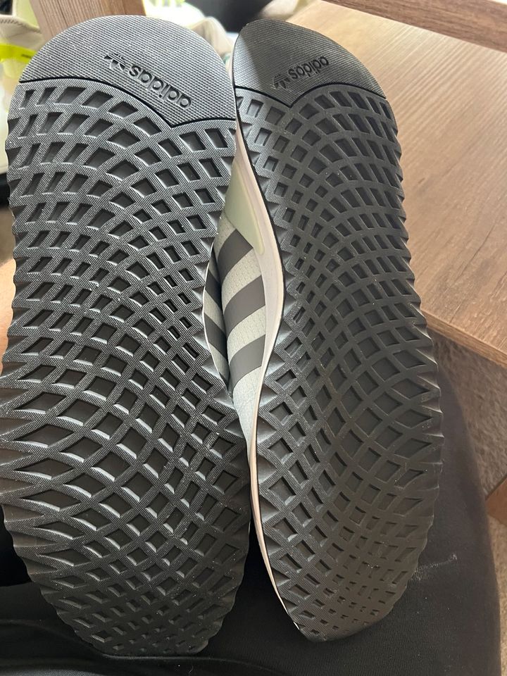 Adidas Schuh in Größe 46 in Wolfsburg