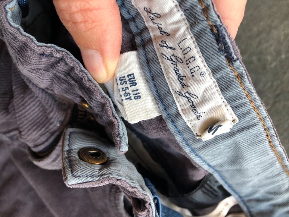 H&M Cordhose, schmal grau mit Weitenregulierung 116 in Halle