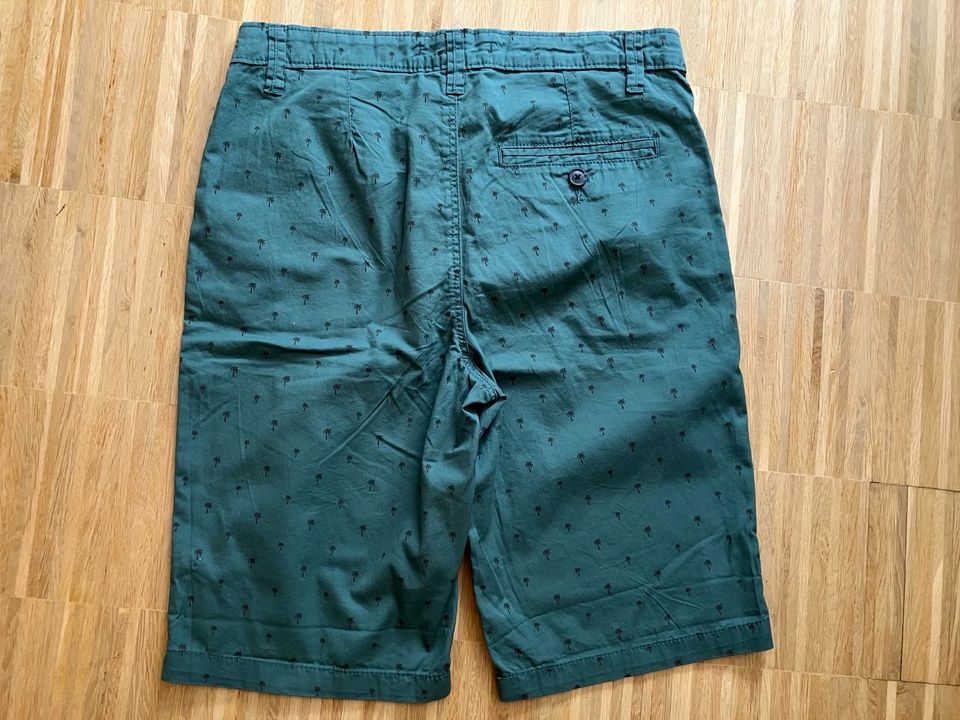 Shorts H&M grün mit Palmen Gr. 164 neuwertig in Kassel