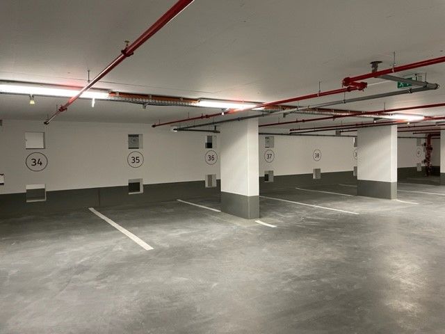 Zentrale Tiefgaragenstellplätze mit E-Option - (kein Duplex) in München