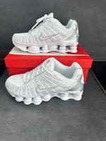Nike Shox in Weiß Nordrhein-Westfalen - Mülheim (Ruhr) Vorschau