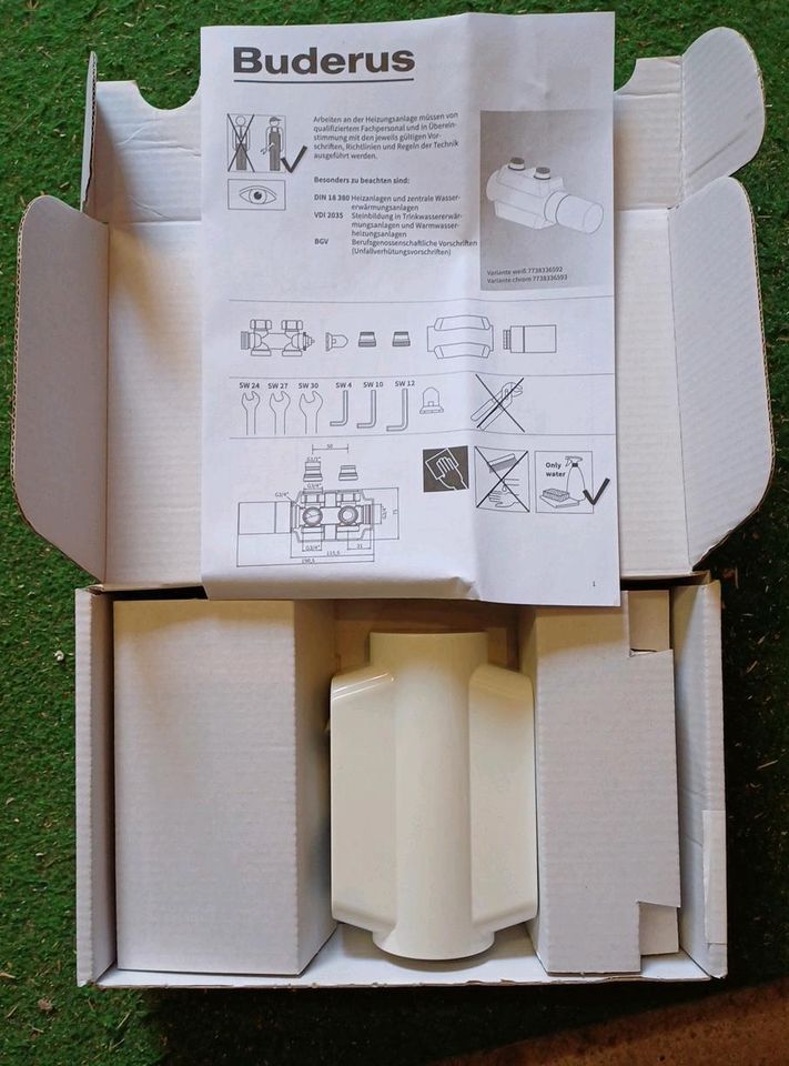 Unverbauter Heizkörper mit Buderus Universalamaturen Set in Adelebsen