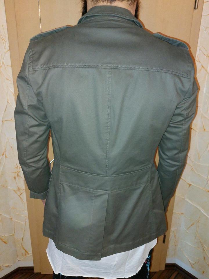 Herren Jacke Übergang M khaki grün H&M 50 Schulterklappe in Schimberg