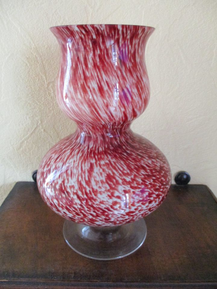 sehr dekorative Glas Vase.Schönes Designer Objekt / Höhe:21,5cm in Neuwied