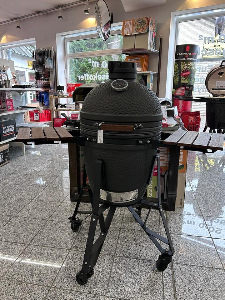 The Bastard Urban Kamado Grill Medium 48 cm Complete in Gladbeck