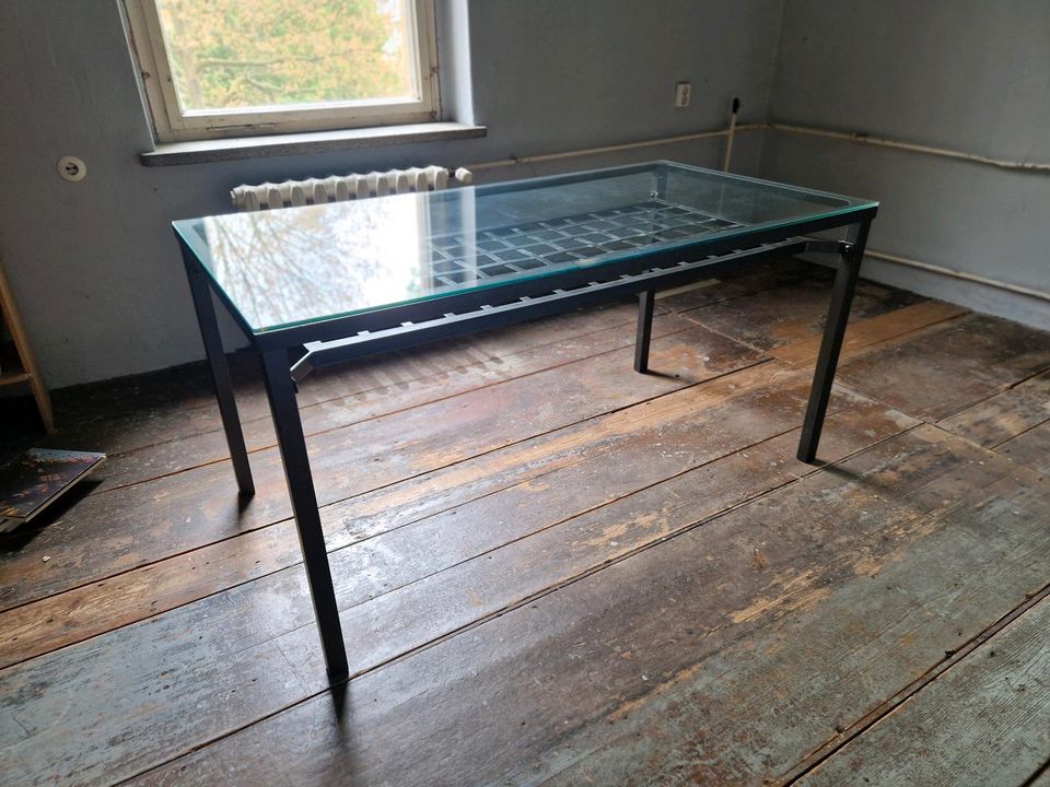 Tisch Glas Metall draußen oder drinnen in Chemnitz
