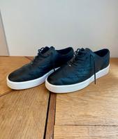 Clarks, Sneaker mit Budapestermuster, schwarzes Leder, Gr. 6 Brandenburg - Ketzin/Havel Vorschau