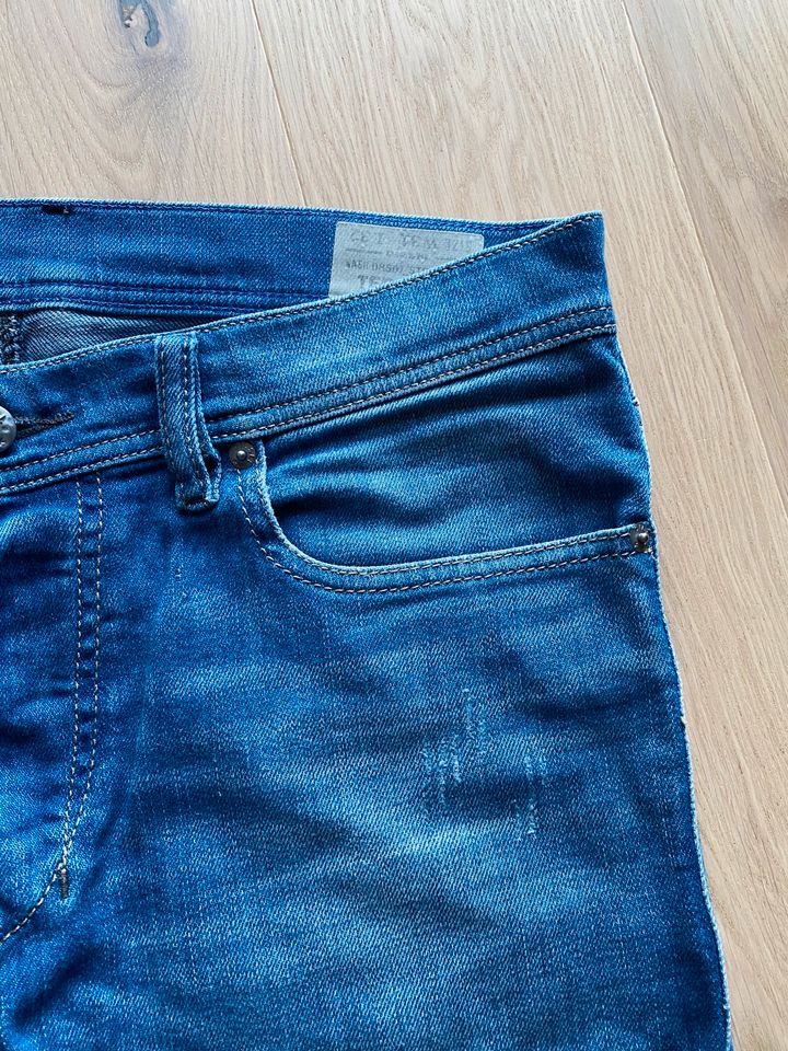 DIESEL Herren Jeans Neuwertig 31/32 hell blau in Hiddenhausen