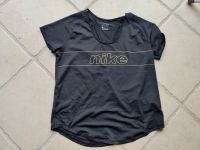 Schwarzes Nike Shirt Gr. M mit Goldschrift Bad Doberan - Landkreis - Thulendorf Vorschau