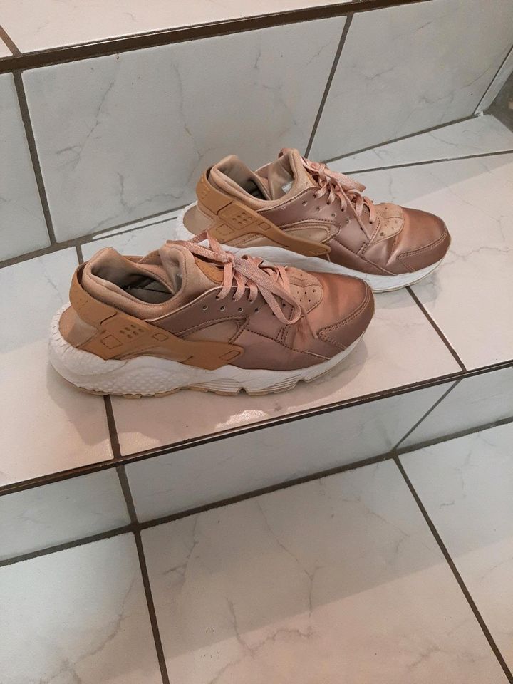 Huarache Nike Air, Gr. 40, rosegold in Hildesheim